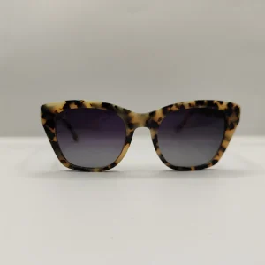 Zarah Carter 882238 C04